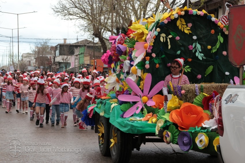 Madariaga disfrut de un colorido y multitudinario festejo por el Da 