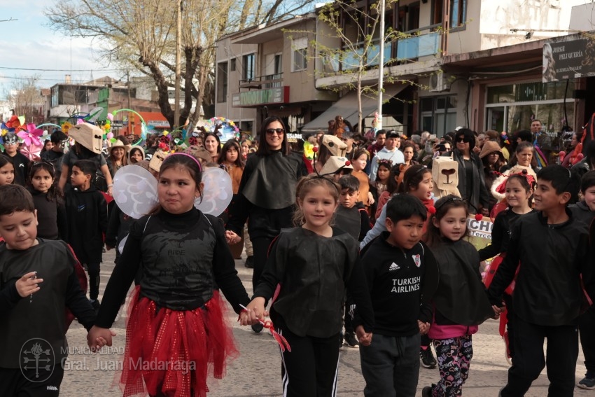 Madariaga disfrut de un colorido y multitudinario festejo por el Da 