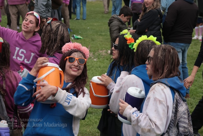 Madariaga disfrut de un colorido y multitudinario festejo por el Da 