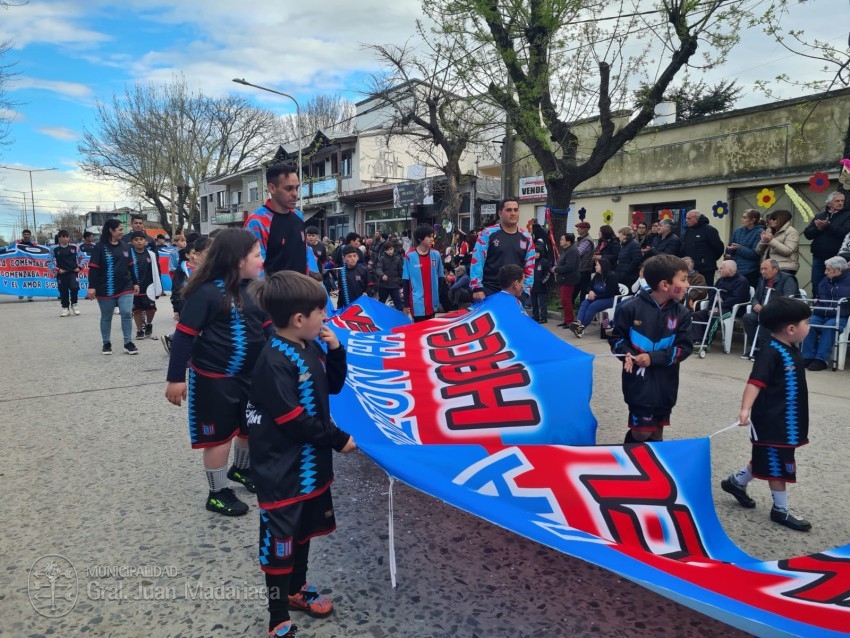 Madariaga disfrut de un colorido y multitudinario festejo por el Da 