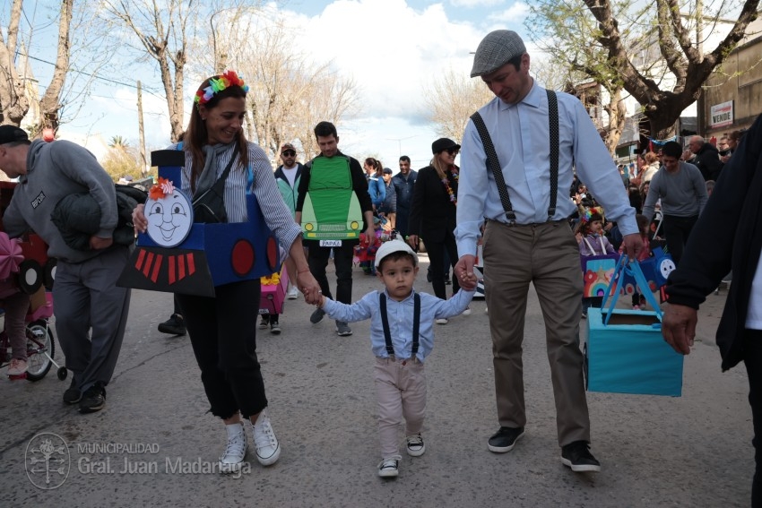 Madariaga disfrut de un colorido y multitudinario festejo por el Da 