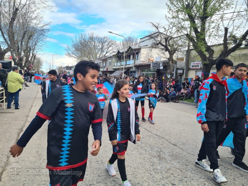 Madariaga disfrut de un colorido y multitudinario festejo por el Da 