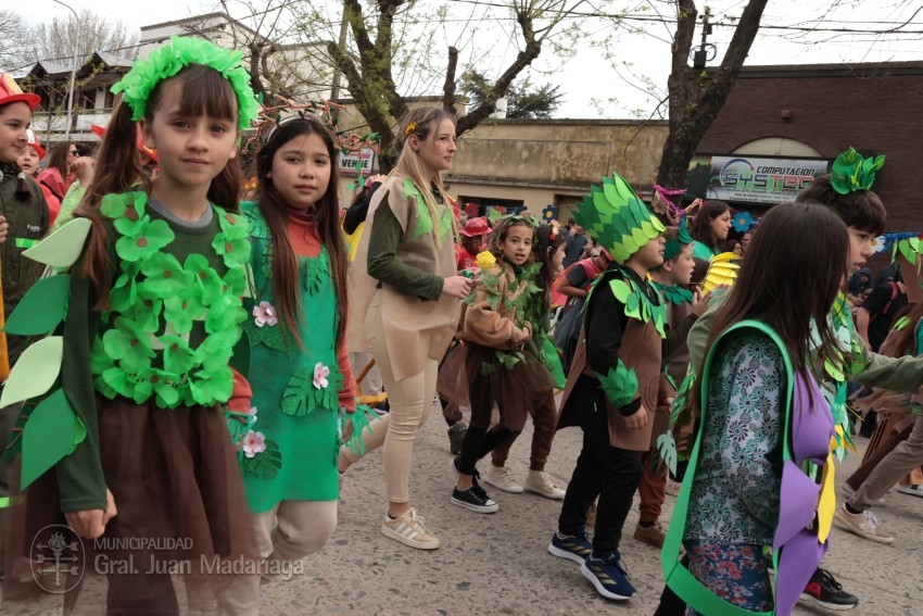 Madariaga disfrut de un colorido y multitudinario festejo por el Da 