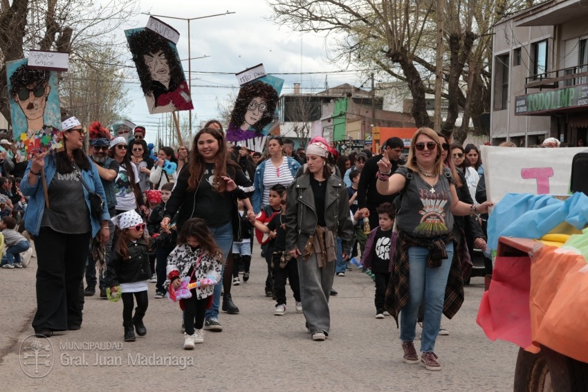 Madariaga disfrut de un colorido y multitudinario festejo por el Da 
