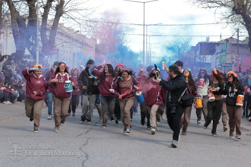 Madariaga disfrut de un colorido y multitudinario festejo por el Da 