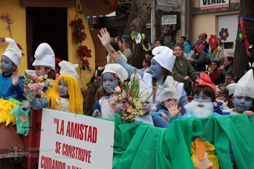 Madariaga disfrut de un colorido y multitudinario festejo por el Da 