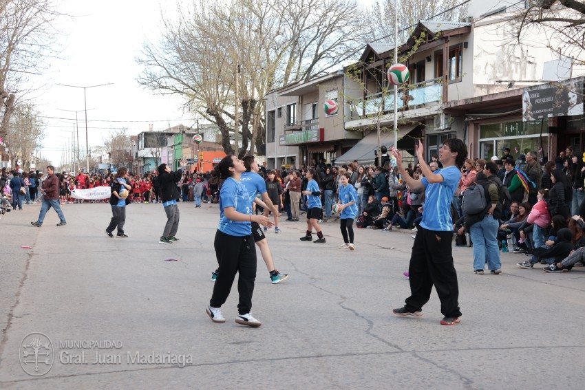 Madariaga disfrut de un colorido y multitudinario festejo por el Da 