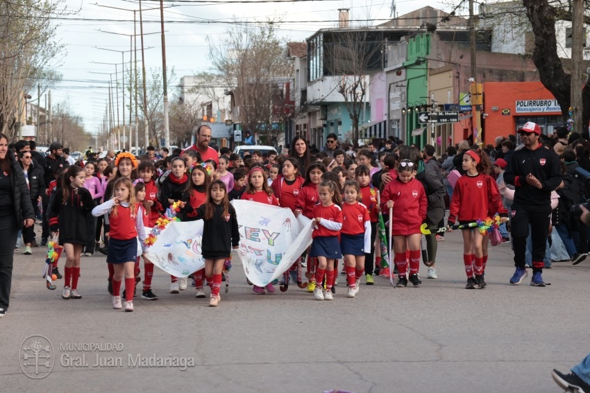 Madariaga disfrut de un colorido y multitudinario festejo por el Da 