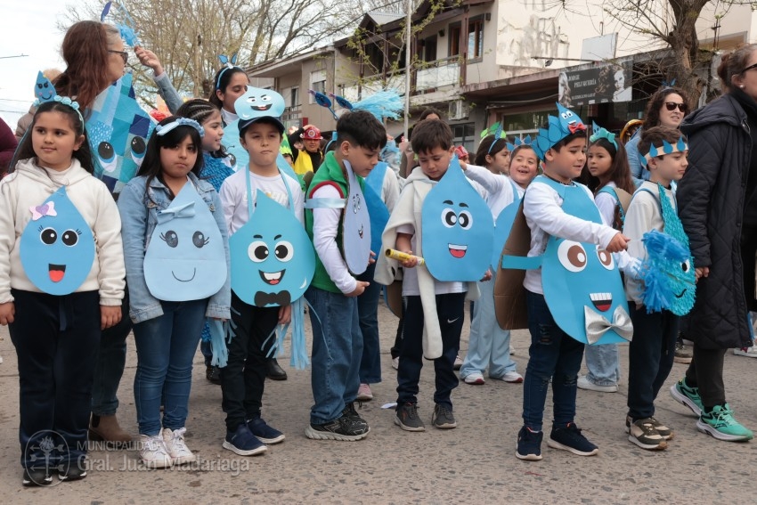Madariaga disfrut de un colorido y multitudinario festejo por el Da 