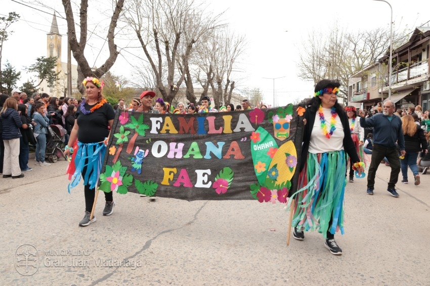 Madariaga disfrut de un colorido y multitudinario festejo por el Da 