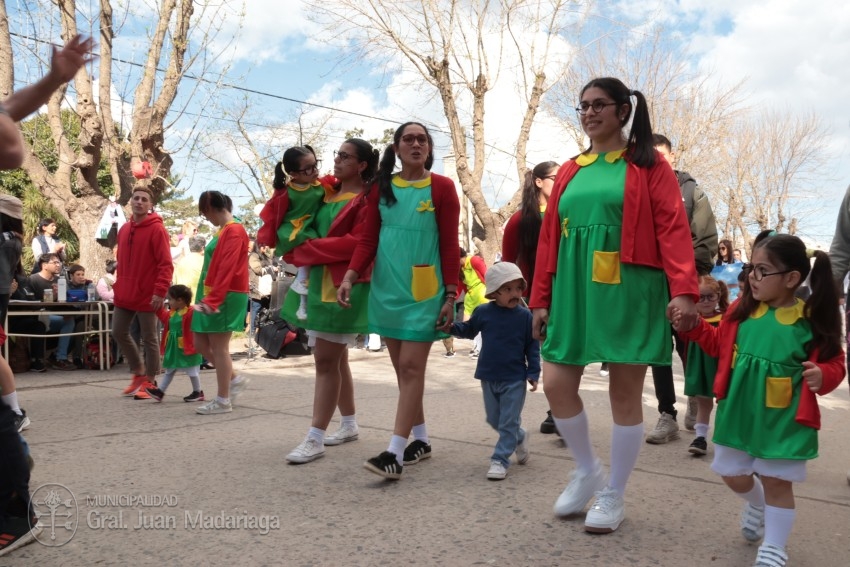 Madariaga disfrut de un colorido y multitudinario festejo por el Da 