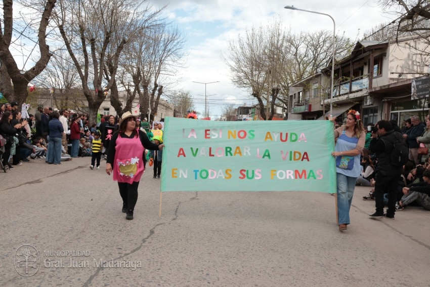 Madariaga disfrut de un colorido y multitudinario festejo por el Da 