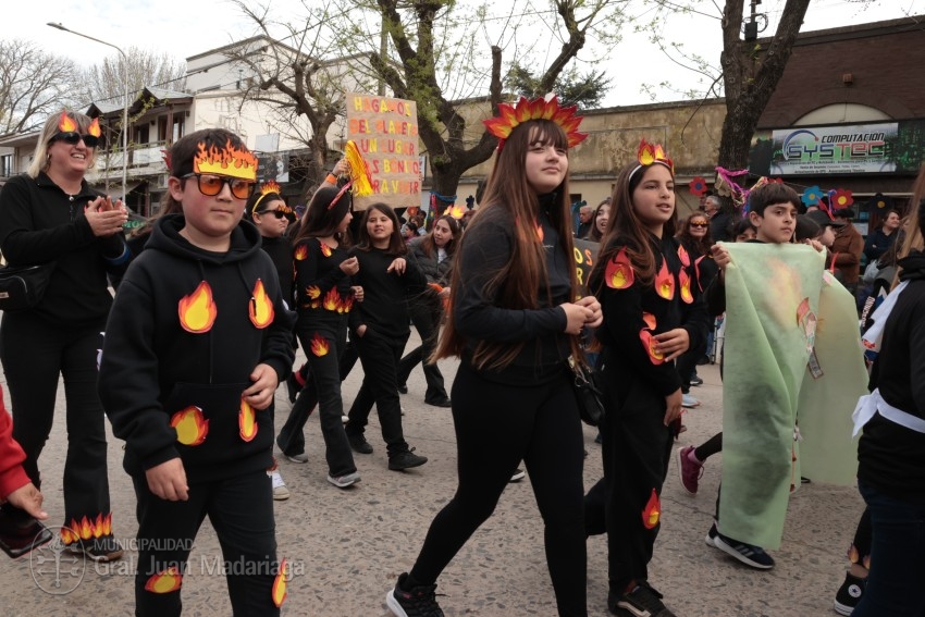 Madariaga disfrut de un colorido y multitudinario festejo por el Da 