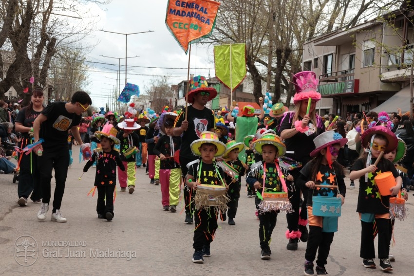 Madariaga disfrut de un colorido y multitudinario festejo por el Da 