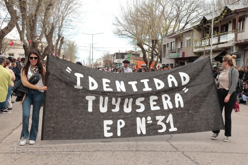 Madariaga disfrut de un colorido y multitudinario festejo por el Da 