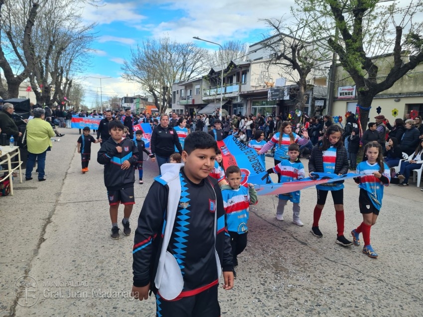 Madariaga disfrut de un colorido y multitudinario festejo por el Da 