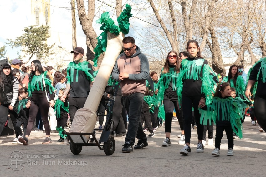 Madariaga disfrut de un colorido y multitudinario festejo por el Da 