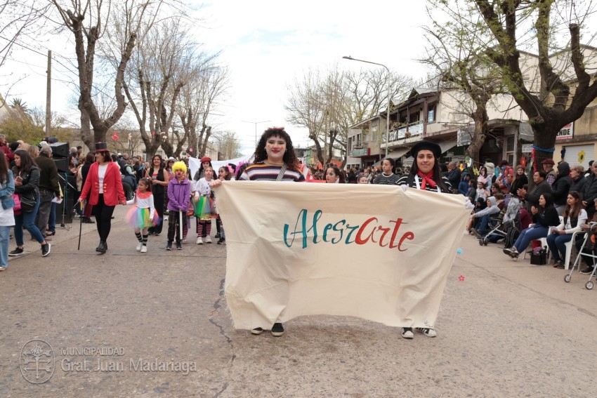 Madariaga disfrut de un colorido y multitudinario festejo por el Da 