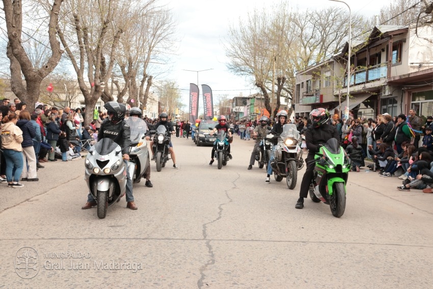 Madariaga disfrut de un colorido y multitudinario festejo por el Da 