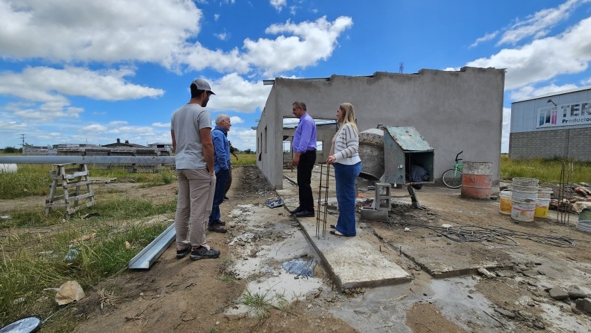 Comenz� la construcci�n de la Sala Ap�cola Municipal