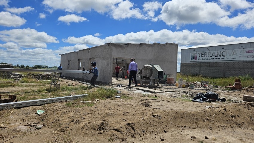 Comenz� la construcci�n de la Sala Ap�cola Municipal