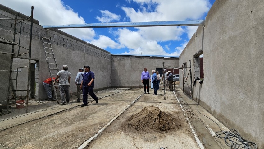 Comenz� la construcci�n de la Sala Ap�cola Municipal