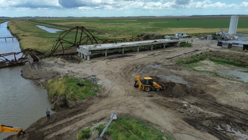 Santoro visit� la obra del puente de San Jos� de Herrera