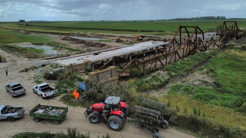 Santoro visit� la obra del puente de San Jos� de Herrera