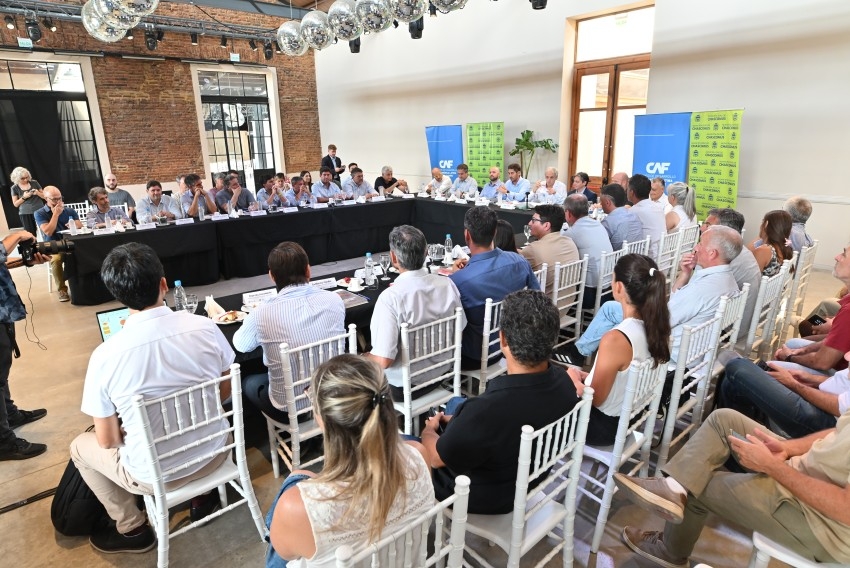 Madariaga estuvo presente en el Encuentro Regional de Municipios del i