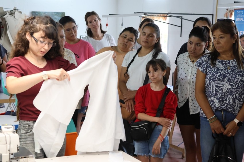 De manera exitosa inici� del taller de confecci�n de guardapolvos