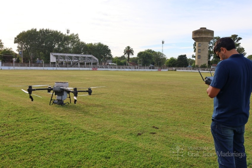 El Estadio Municipal Francisco Alcuaz inici� su proceso de resiembra c