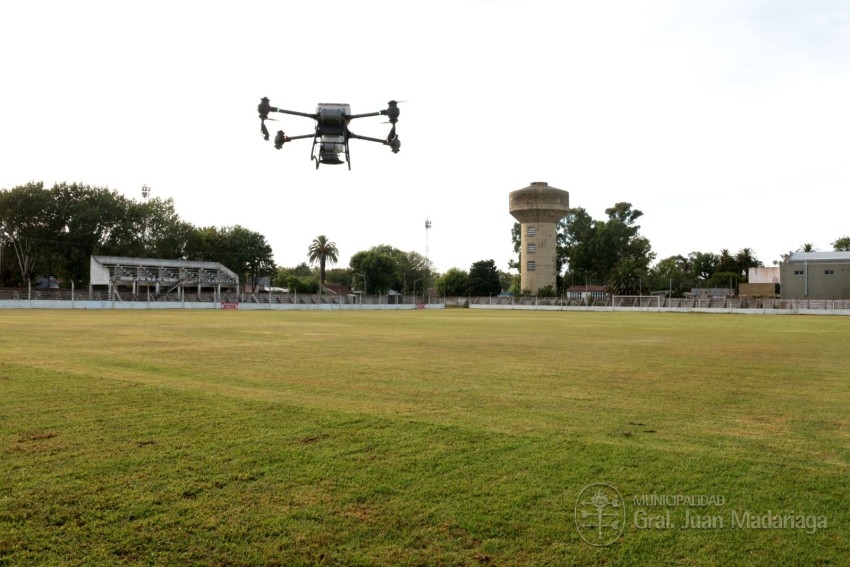 El Estadio Municipal Francisco Alcuaz inici� su proceso de resiembra c
