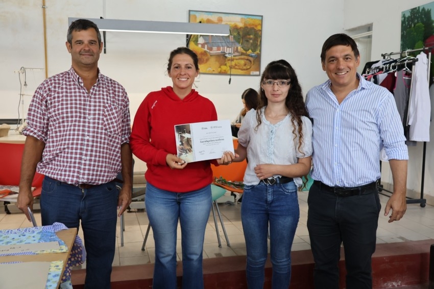 Entregaron certificados a quienes culminaron el taller de confecci�n d