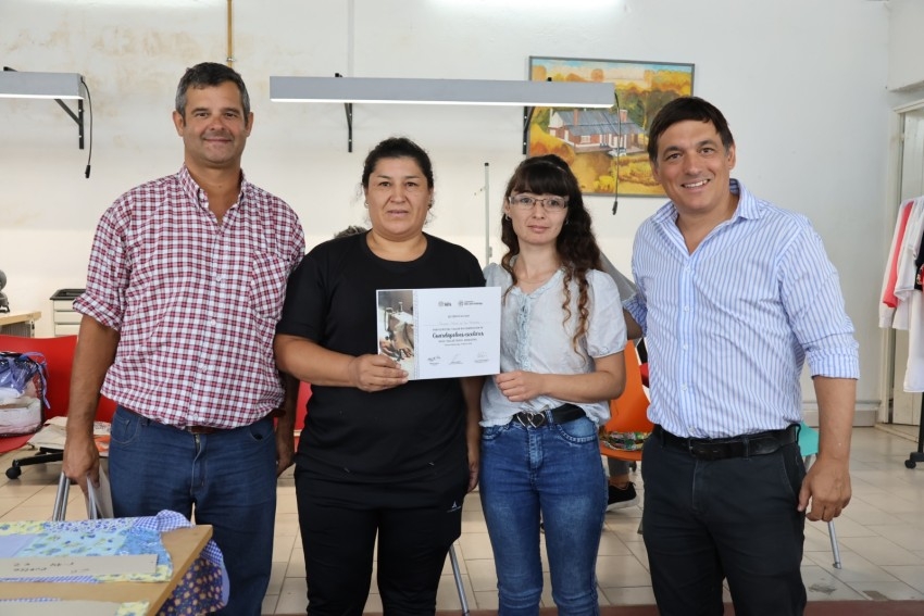Entregaron certificados a quienes culminaron el taller de confecci�n d