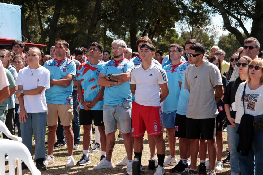 El Club Deportivo Los del Clan inaugur� su cancha