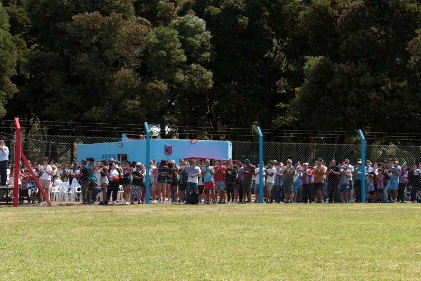 El Club Deportivo Los del Clan inaugur� su cancha