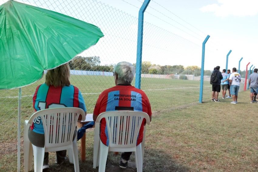 El Club Deportivo Los del Clan inaugur� su cancha