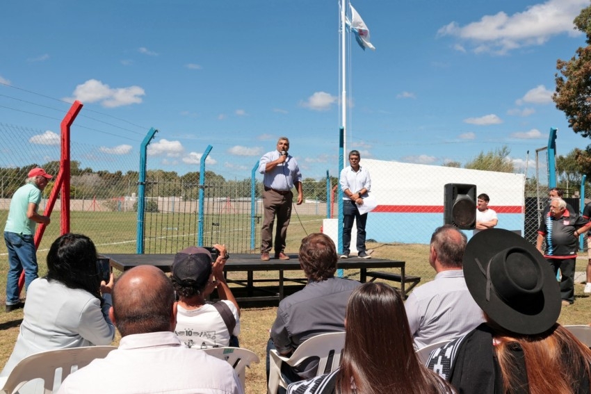 El Club Deportivo Los del Clan inaugur� su cancha