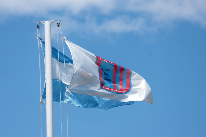 El Club Deportivo Los del Clan inaugur� su cancha