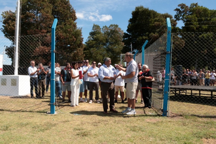El Club Deportivo Los del Clan inaugur� su cancha
