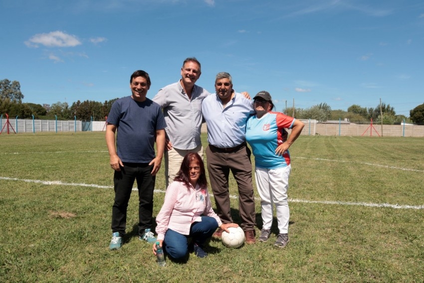 El Club Deportivo Los del Clan inaugur� su cancha