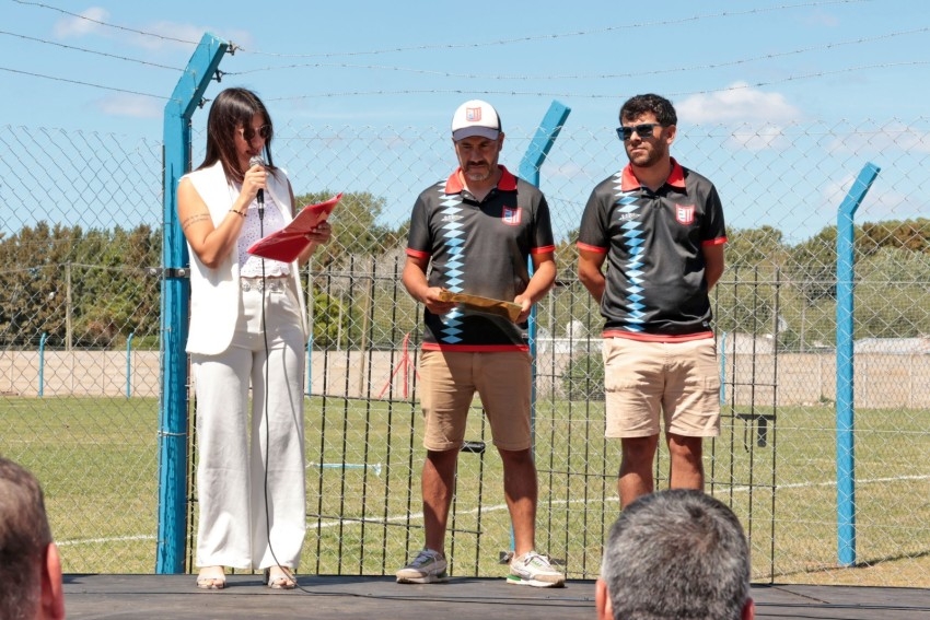 El Club Deportivo Los del Clan inaugur� su cancha