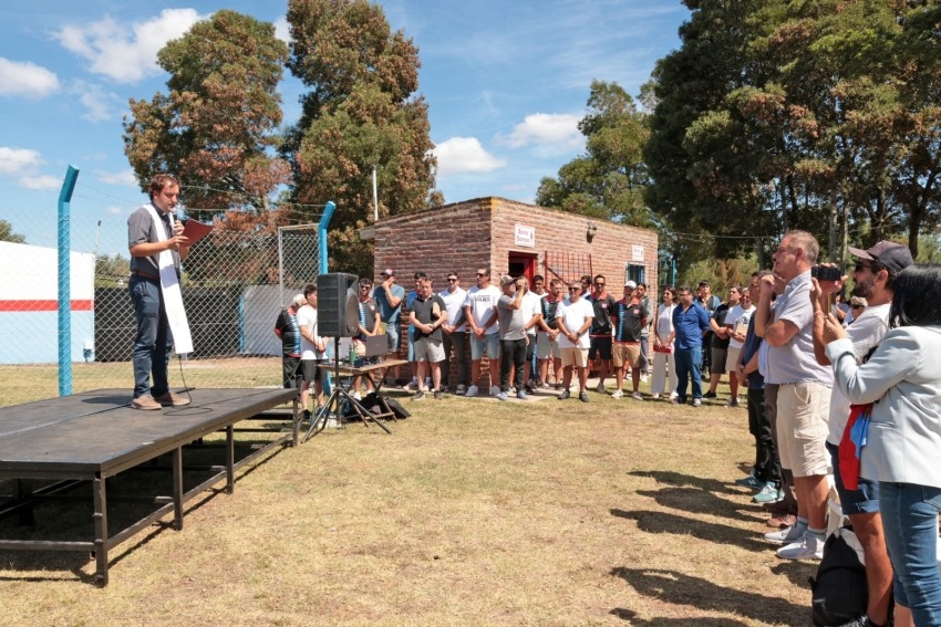 El Club Deportivo Los del Clan inaugur� su cancha