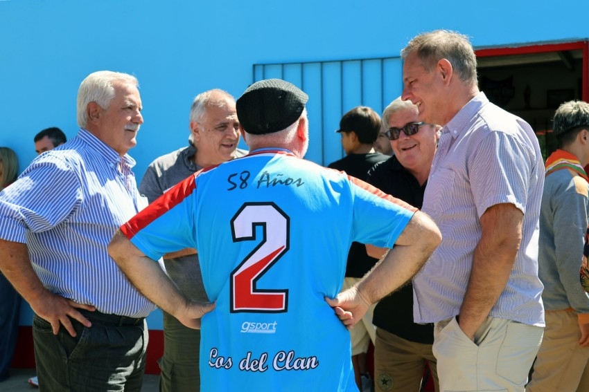 El Club Deportivo Los del Clan inaugur� su cancha