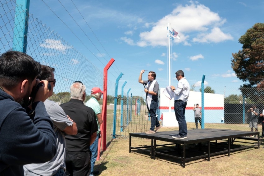 El Club Deportivo Los del Clan inaugur� su cancha