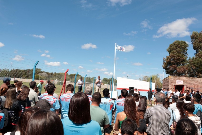 El Club Deportivo Los del Clan inaugur� su cancha