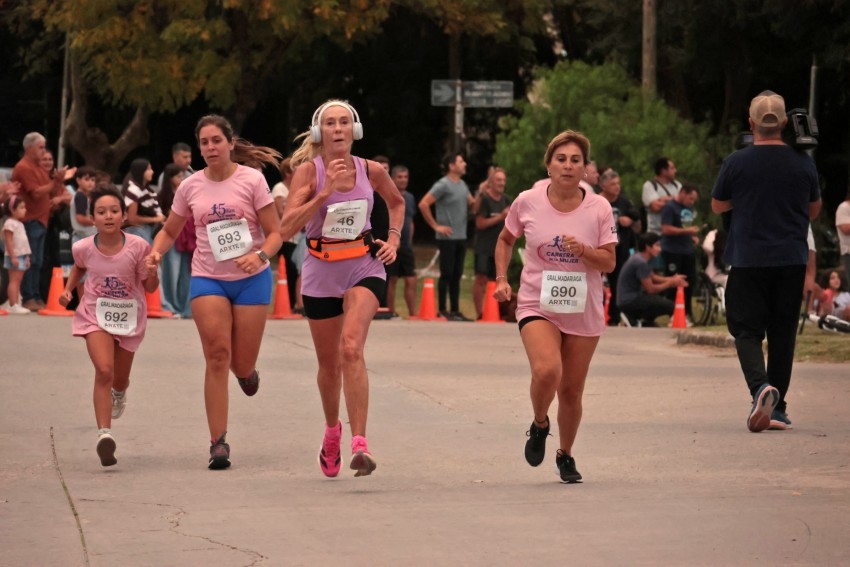 Gran convocatoria en la 11� edici�n de la Carrera de la Mujer en Madar