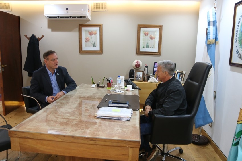 Madariaga firm� un convenio de cooperaci�n y desarrollo productivo con