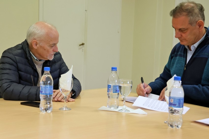 Santoro firm� el contrato con la empresa ALFA LTDA para realizar las o