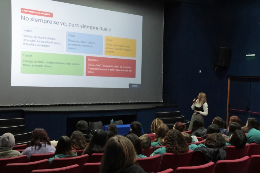 Convivencia y ciberbullying: adolescentes debatieron sobre la violenci